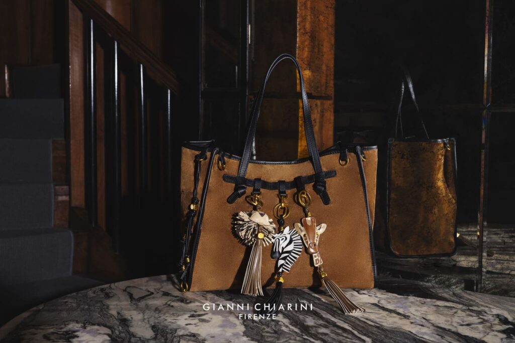 Charm a forma di animali esotici della collezione Gianni Chiarini Firenze, da abbinare alla borsa Marcella Manifesto