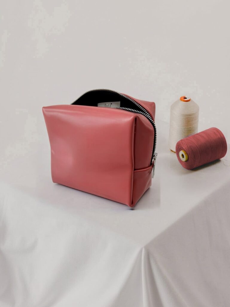 Pouch Esse di Progetto Quid
