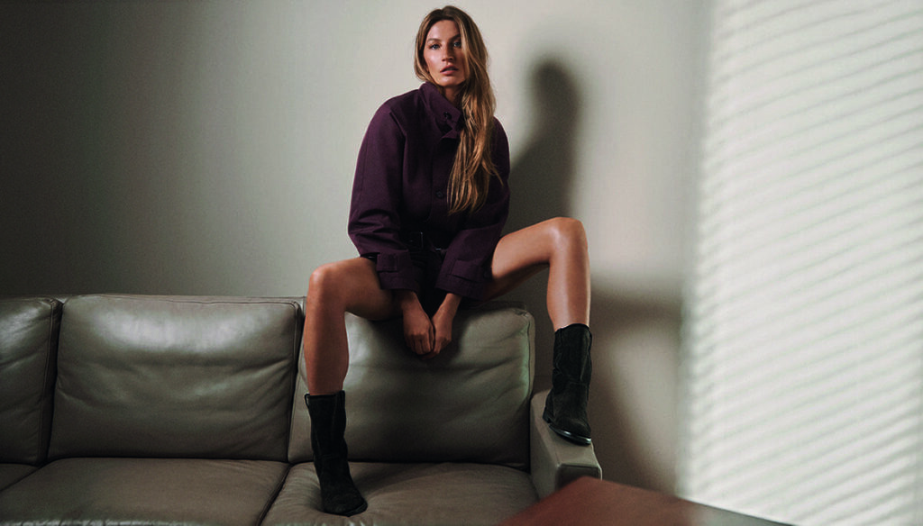 Gisele Bündchen con un capo nella tonalità Black Cherry, campagna Marc O'Polo autunno inverno 2026