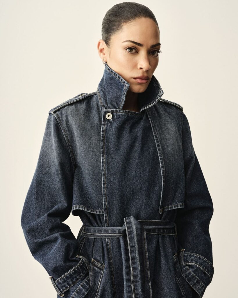 Dettaglio di un capo denim della capsule collection Liu Jo feat. Elodie, secondo drop
