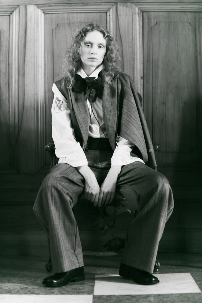 Malloni, ritratto dalla campagna FW26/27 Dual Dreaming: The Flower Code