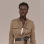 Giacca safari Max Mara PE 2027 con tasche applicate, cintura e shorts