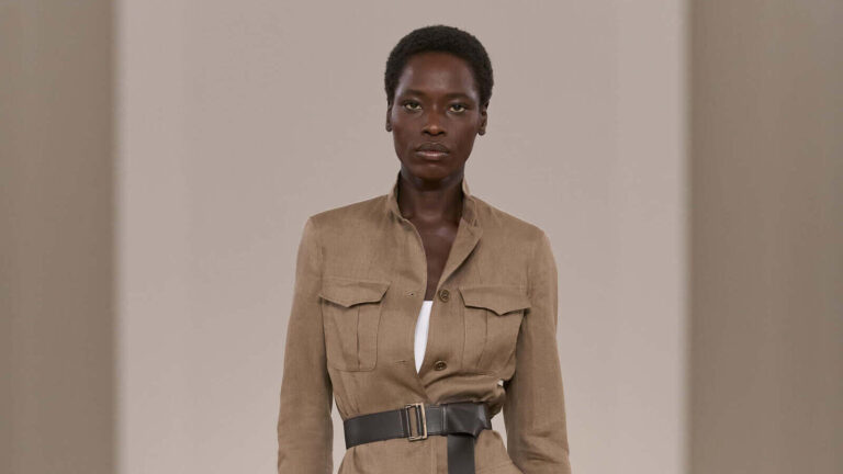 Giacca safari Max Mara PE 2027 con tasche applicate, cintura e shorts