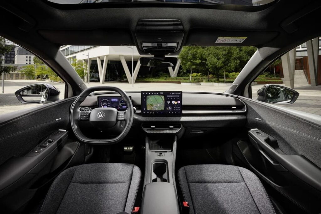 Plancia e abitacolo della Volkswagen ID. Polo elettrica, con Digital Cockpit e display dell'infotainment