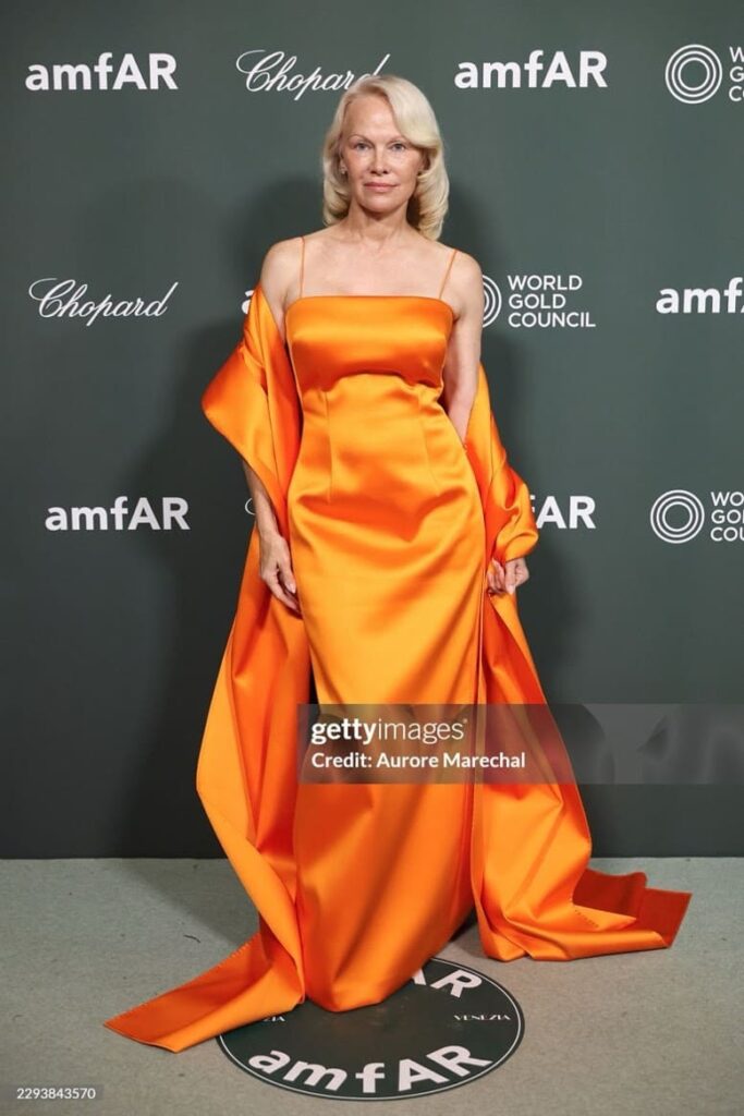 Pamela Anderson in Calvin Klein Collection all'amfAR Gala Venezia 2026