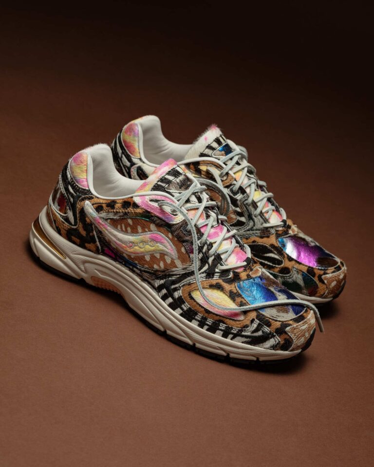 Saucony Grid Jazz 9 Awesome God vista laterale con logo Saucony e dettaglio oro sulla suola
