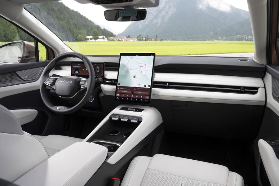 Peaq, plancia e posto guidaPlancia della Škoda Peaq con schermo centrale verticale
